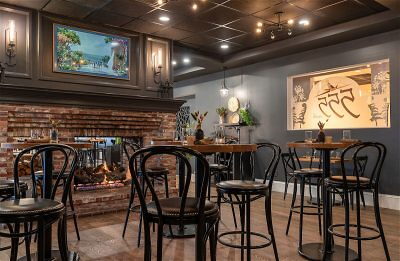 555 North lounge area